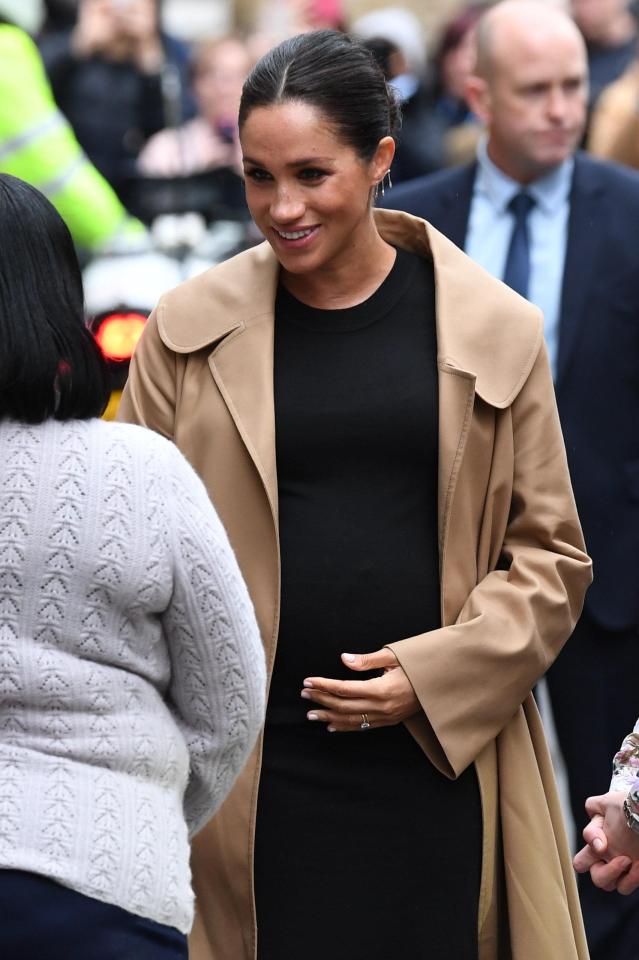  Meghan looked stunning in a chic maternity dress