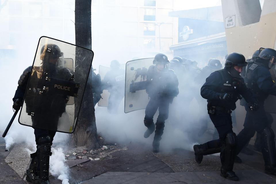  Riot police were caught up in a scuffle with demonstrators on the ninth weekend in a row