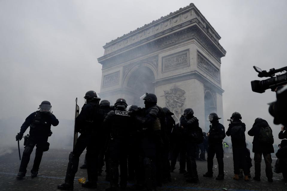  Police stand guard near the Arc de Triomphe