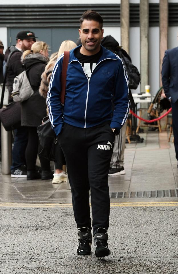  Dj Raj wore a blue tracksuit top for the day