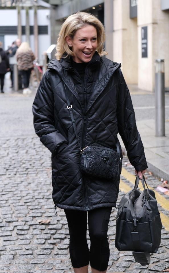  Finalist Faye Tozer carried a stylish black tote into rehearsals