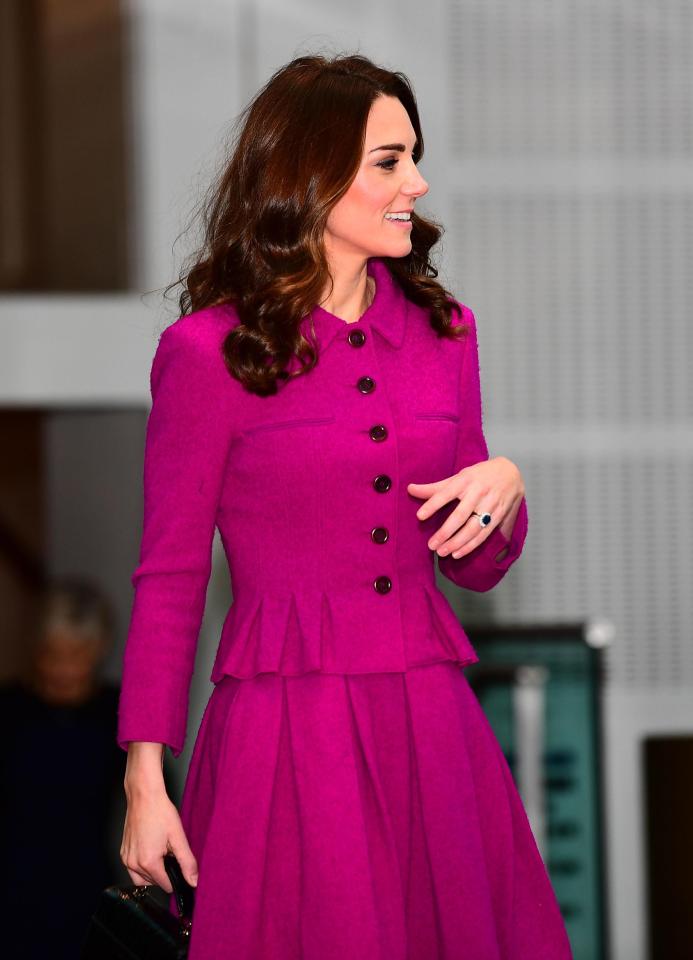  The style icon chose a bright fuschia dress