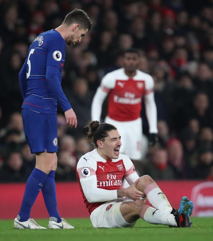  Hector Bellerin was stretchered off late on with a knee injury