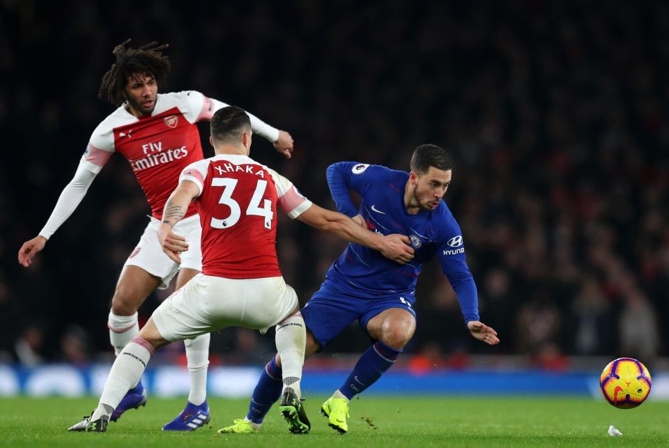  Arsenal moved to within three points of Chelsea with a comfortable 2-0 win