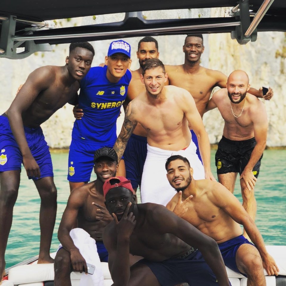 Sala poses for a picture with his former teammates at Nantes