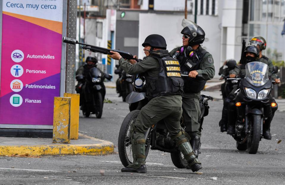  Venezuelan security forces fired tear gas at opposition demonstrators