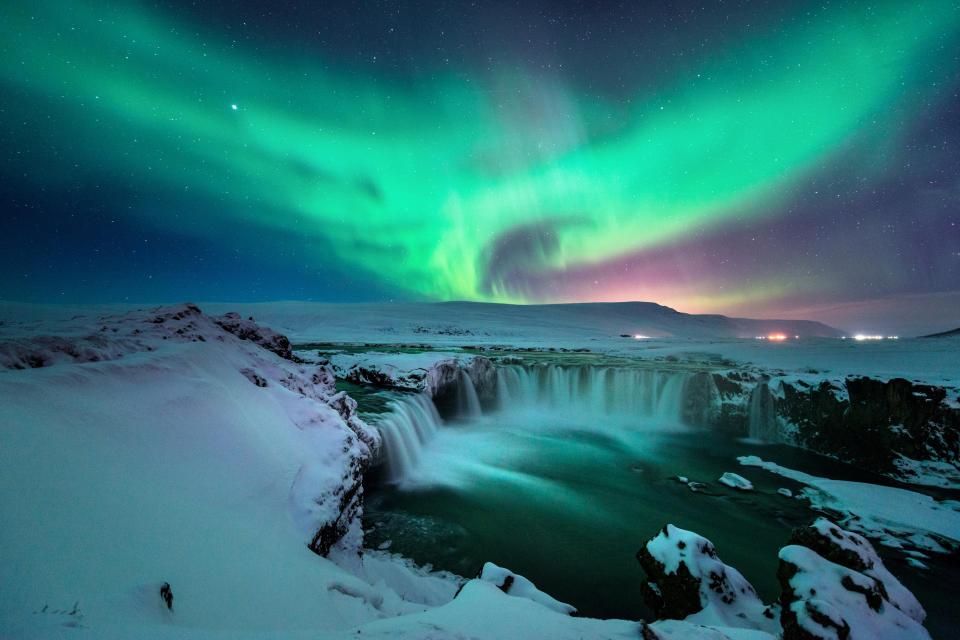  Onlookers usually spot the Northern Lights during a three day stay, though if you stay for five days your chance of seeing the natural illuminations are almost guaranteed