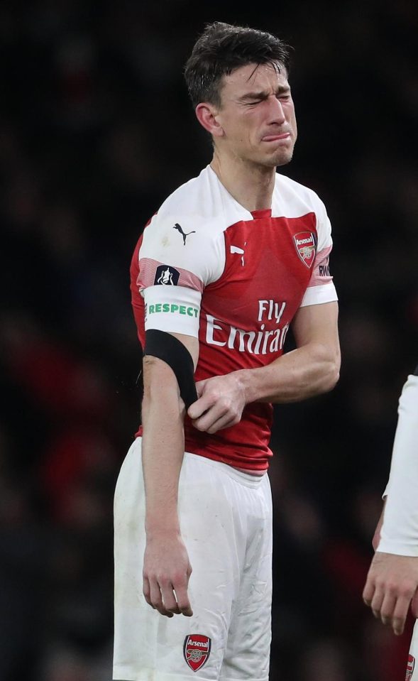  Laurent Koscielny has not broken his jaw but will require surgery