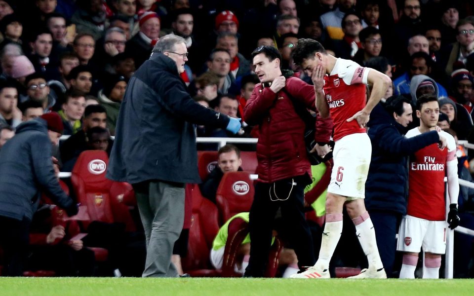  Koscielny went off holding his jaw after being taken off