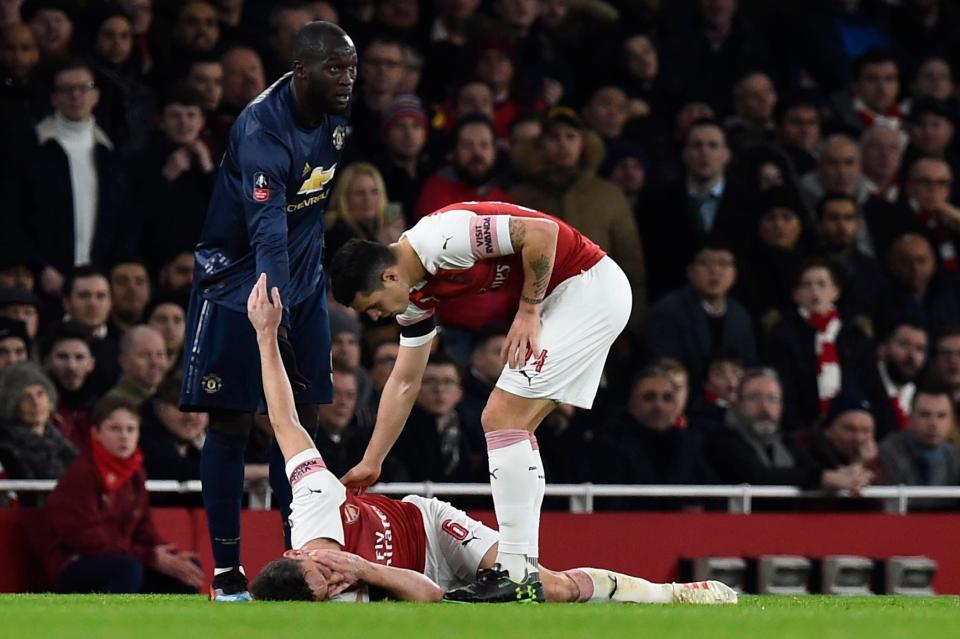  Koscielny was inadvertently kicked by Lukaku during the 3-1 defeat