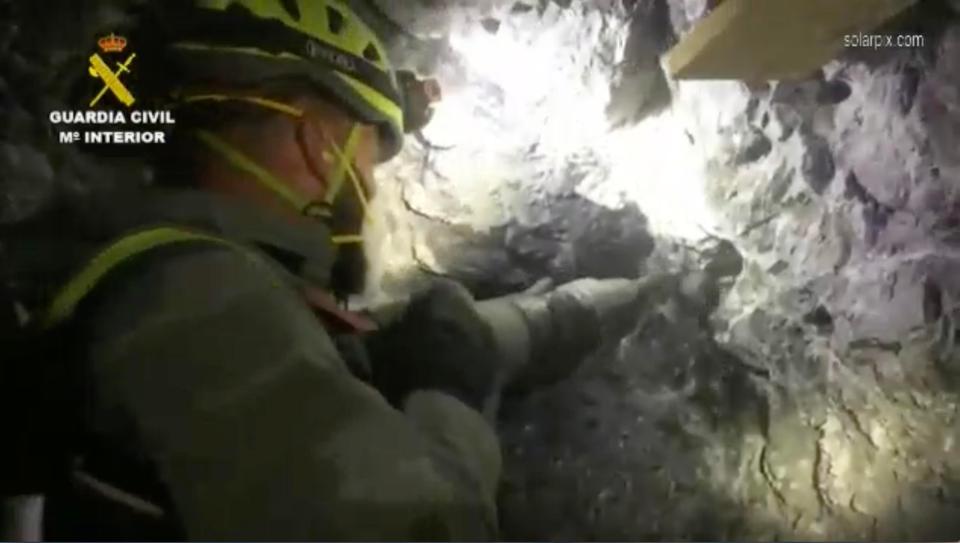  Rescuers worked day and night in a tunnel that had been dug parallel to the narrow borehole