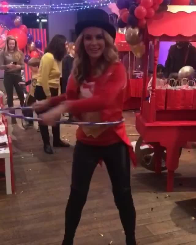 Amanda Holden hoolahooping