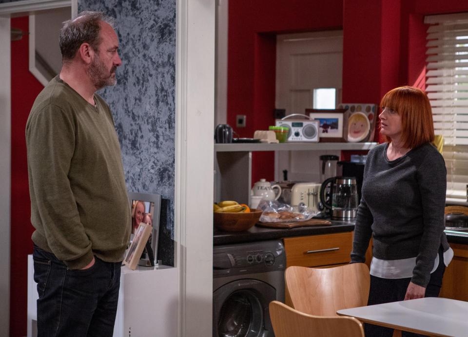  Nicola and Jimmy are forced to talk as Elliott goes missing