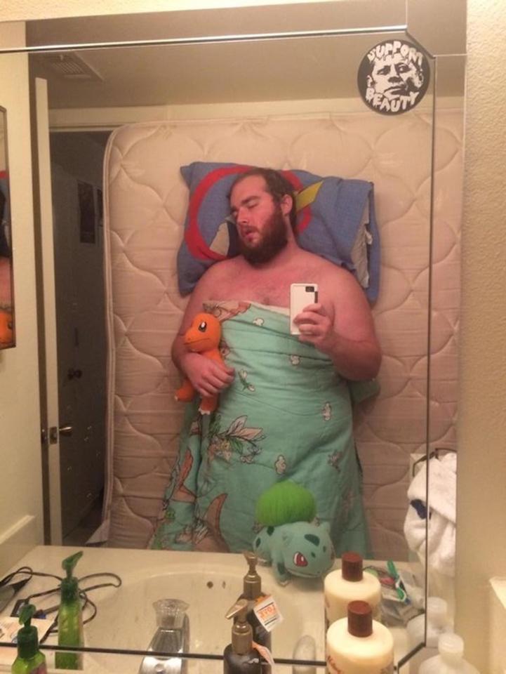  This man moved his entire mattress and bedding into his bathroom to stage this epic selfie