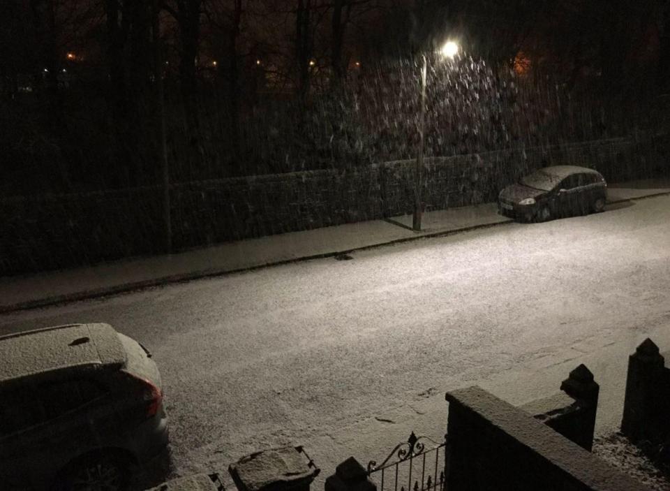  Glossop in Derbyshire saw snow overnight as temperatures plummeted