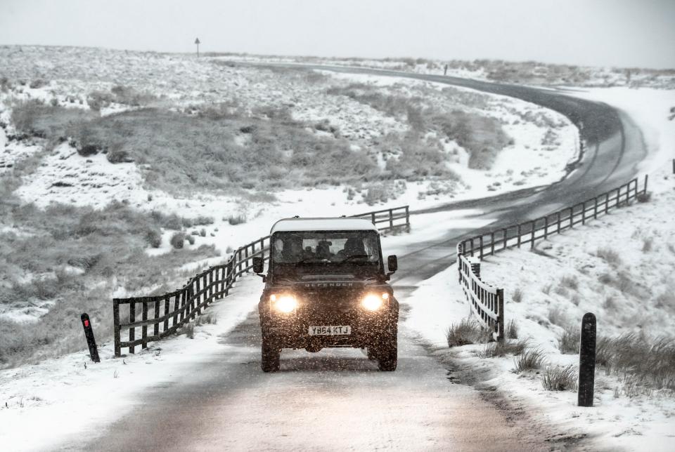  A Land Rover in snowy conditions near Tan Hill in North Yorkshire