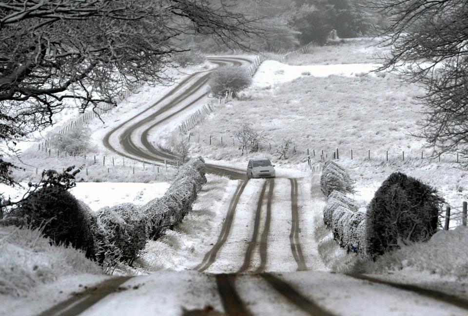  Difficult driving conditions on the Newmill and Canthill Road, between Shoots and Kirk of Shotts, Scotland