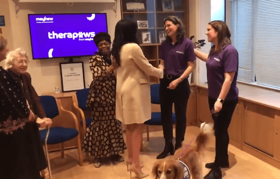  Adorable care home resident Peggy McEachrom, seen rubbing Meghan Markle's back, affectionately noted the duchess' bump