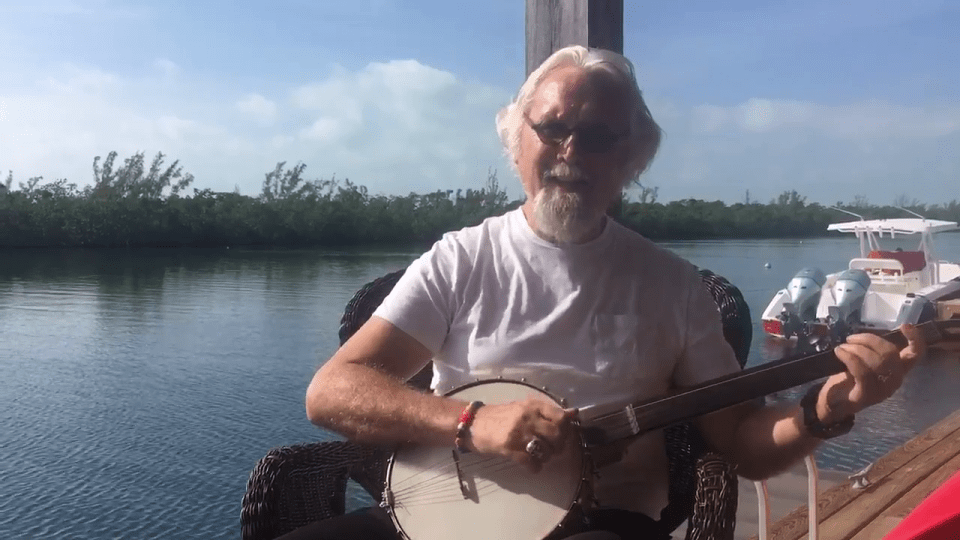  Billy Connolly has apologised for "depressing" his fans after he said his life was "slipping away" in an emotional documentary