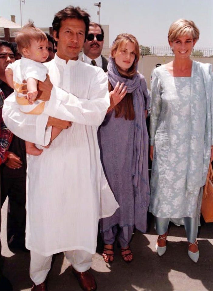  Princess Diana with Imran, Jemima and their son Sulaiman at Lahore airport in 1997