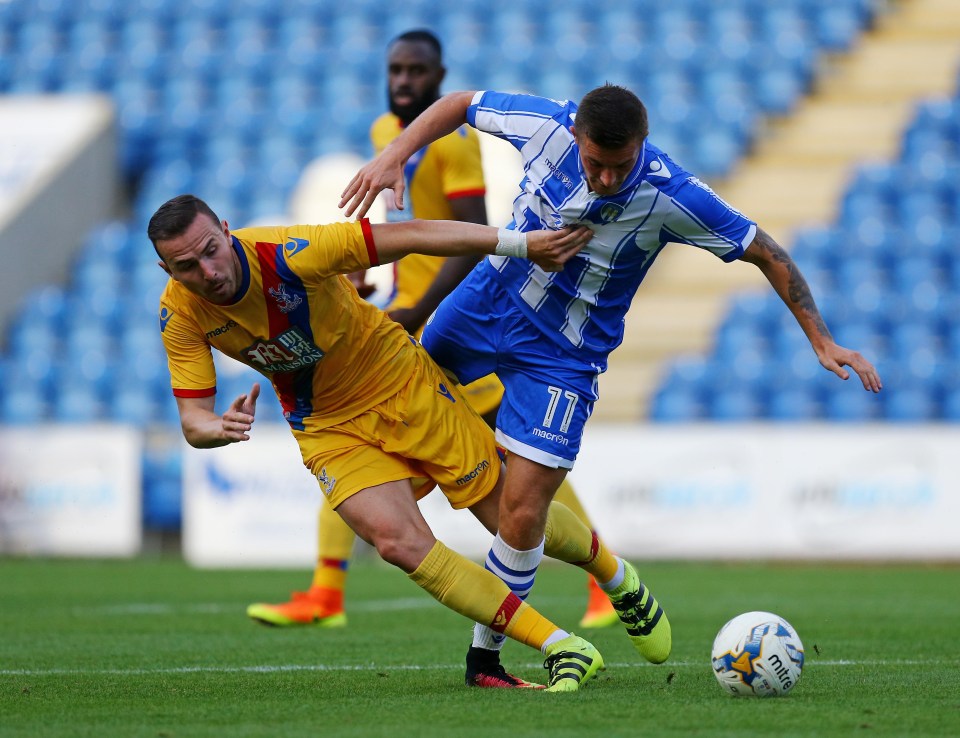 Former Cardiff and Crystal Palace midfielder Jordon Mutch has joined South Korean outfit Gyeongnam FC