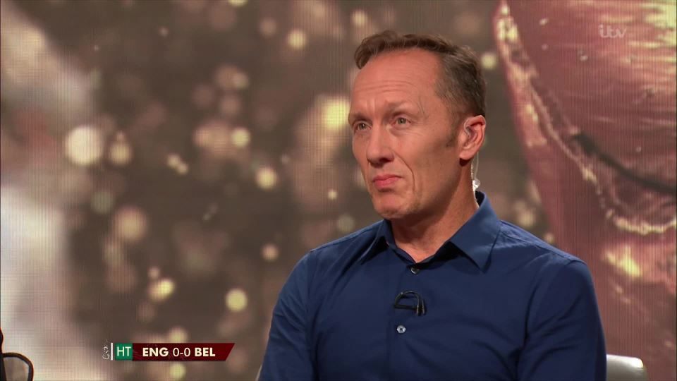  Lee Dixon is worried that Unai Emery is making a rod for his own back with the Arsenal fans over Ozil