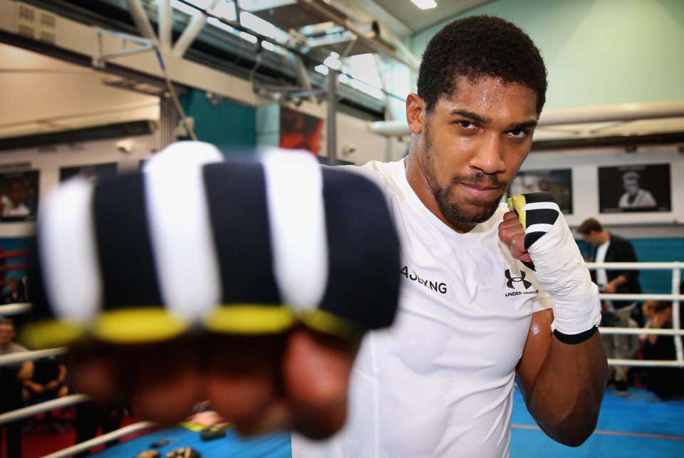  Anthony Joshua predicted he would knockout Tyson Fury, but outbox American Deontay Wilder