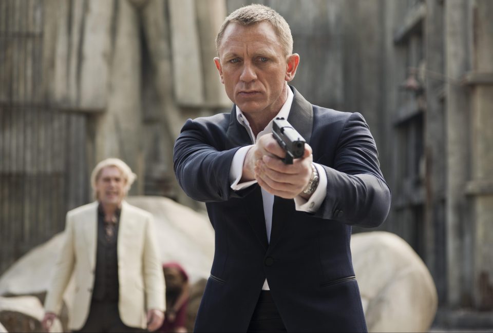  James Bond actor Daniel Craig is staying in the role for now