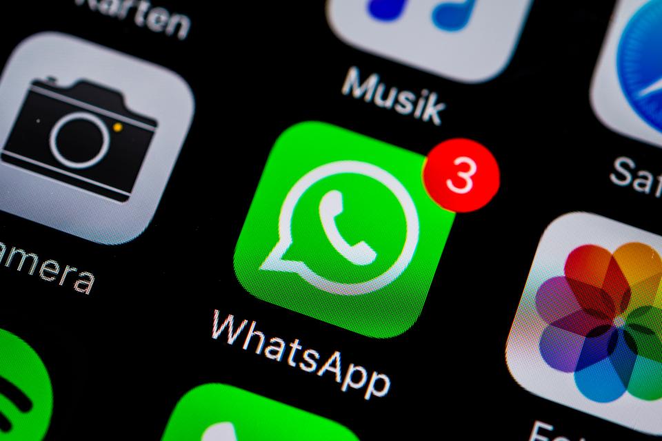  This WhatsApp trick lets you read messages – without flagging them as read to the sender