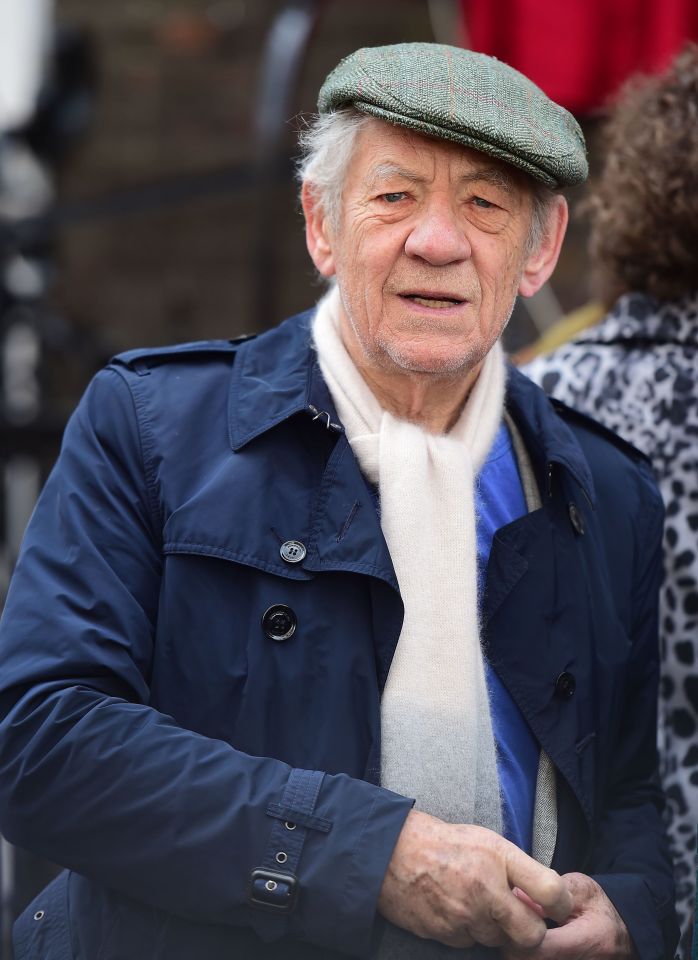  Sir Ian McKellen regrets not telling his parents he was gay