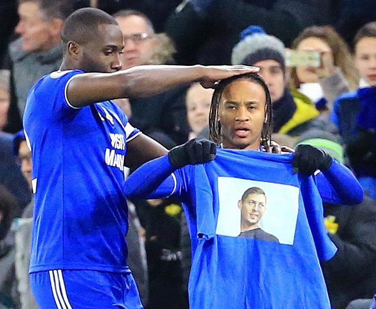 Players wore blue t-shirts with Sala's face printed on the front during their warm-up and Bobby Reid held one after scoring