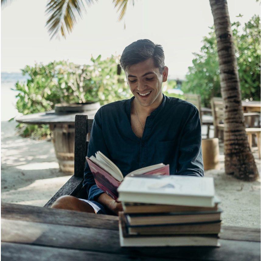  Hugo is the first bookseller on the Maldives resort