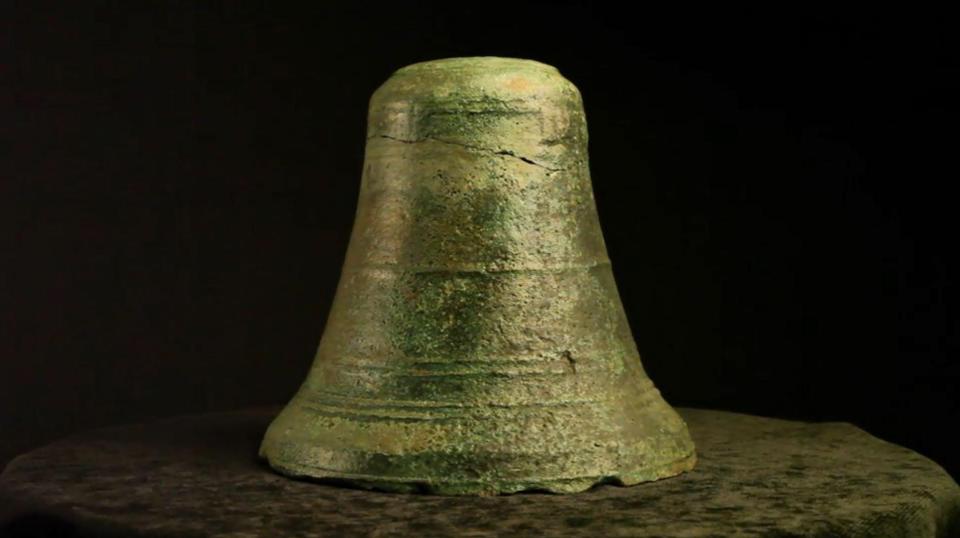  This ship's bell is likely to be from the Esmeralda