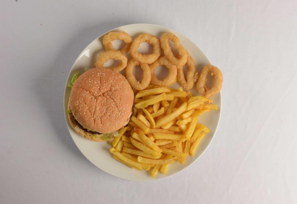  A normal portion of burgers & chips with onion rings packs 1,171 calories