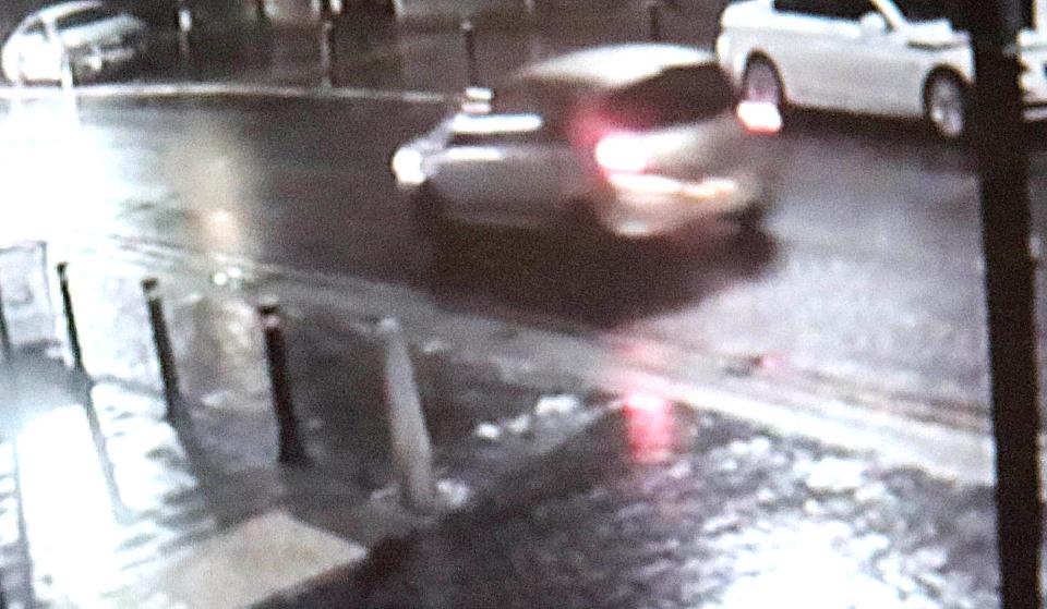  At 00:19 a similar motor is seen on Newland Avenue in footage taken from a nearby shop