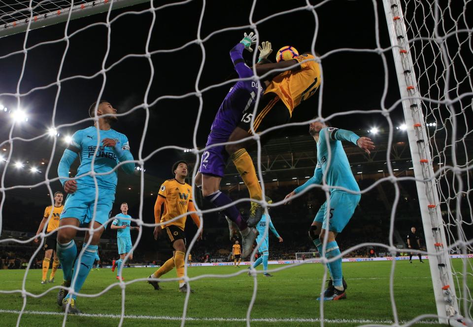  Willy Boly rescues a point for Wolves