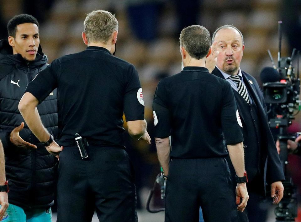  Rafa Benitez made his feelings clear to referee Graham Scott at full time