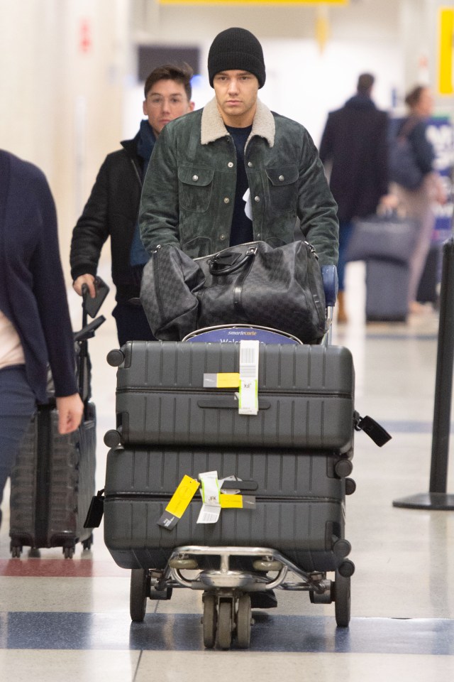  The singer pushed his own luggage through the terminal