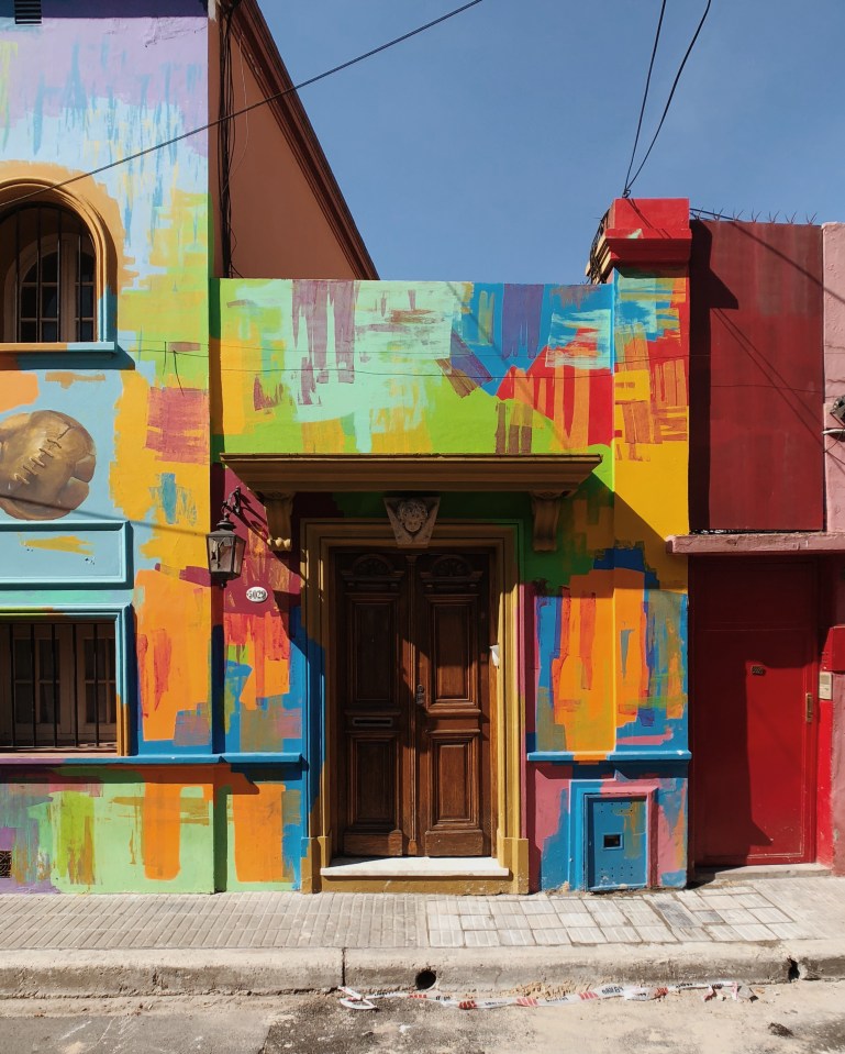  The working class barrio by the port is famous for its vibrant houses