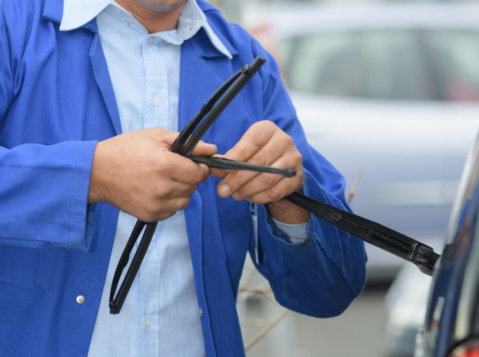  Replacing your windscreen wipers only takes five minutes