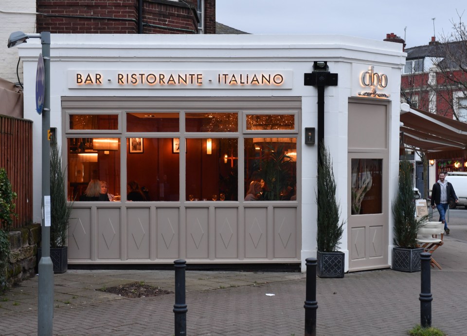  Solskjaer shook hands with Woodward on the deal at Italian restaurant, Cibo