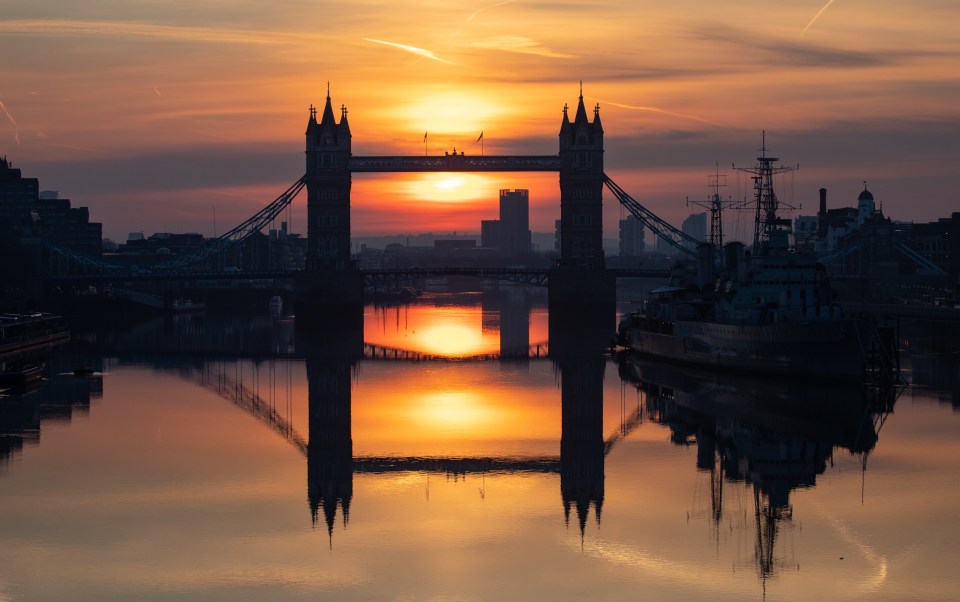  London started the day with a beautiful sunrise