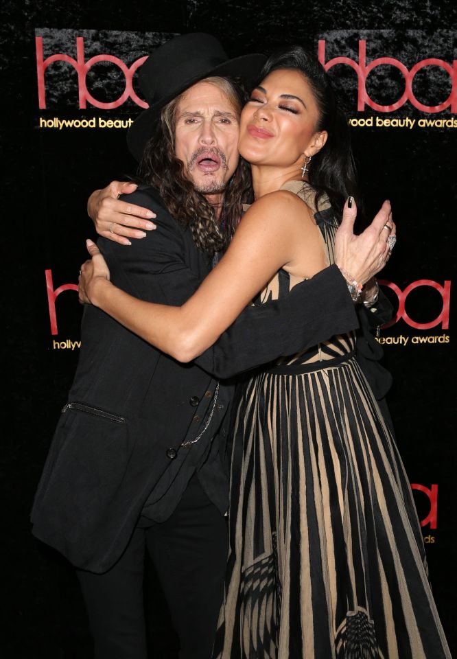  Rocker Steven Tyler hugged Nicole on the red carpet