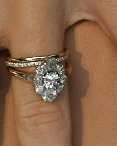  Miranda's ring has a VERY similar floral design