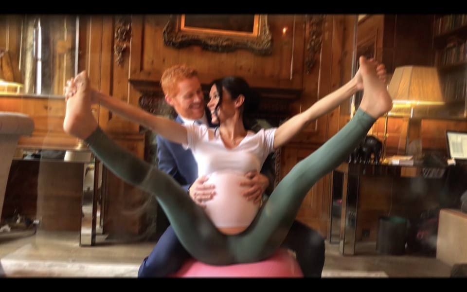  The fake Harry and Meghan get bendy in this pre-natal yoga shot