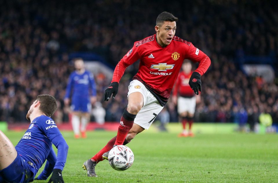  Alexis Sanchez runs with the ball after coming on as a second-half substitute for Manchester United