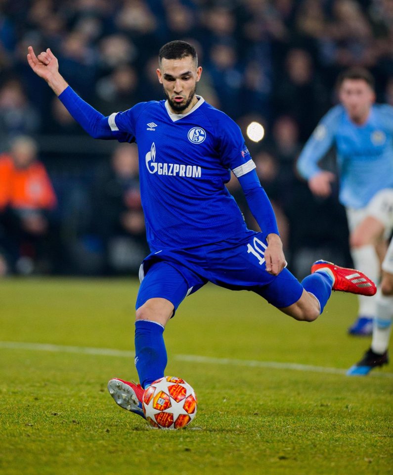  Schalke's Nabil Bentaleb stayed calm for the first of his two successful penalties but Manchester City fought back to claim a late 3-2 first-leg victory in Germany