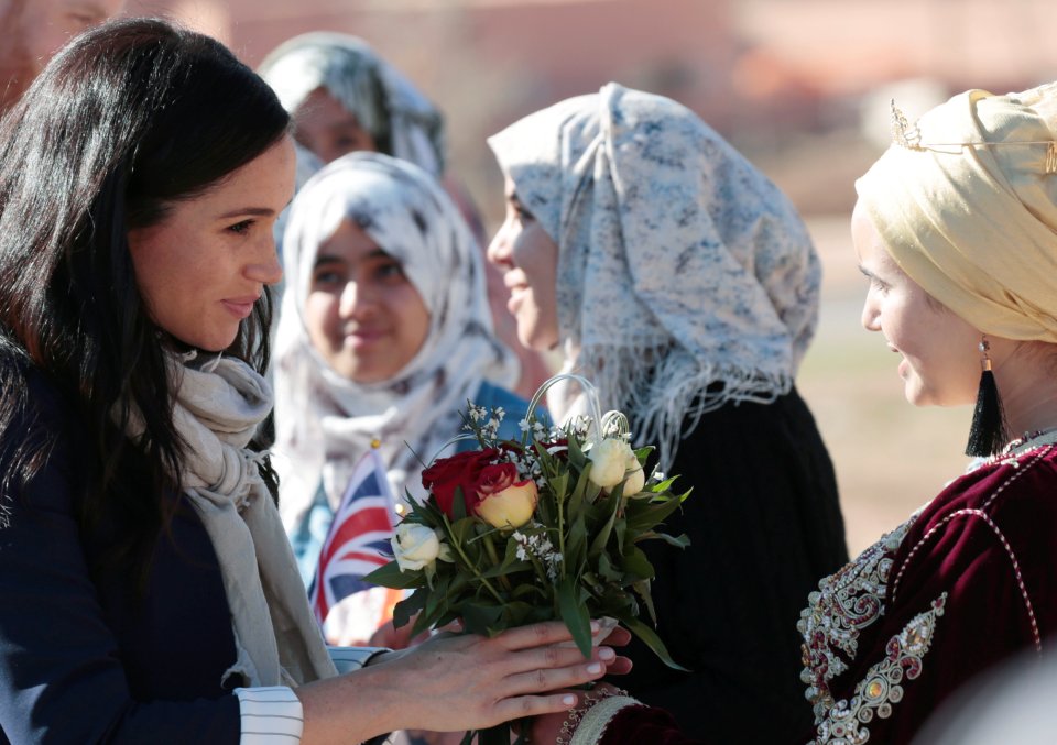  Local schoolgirls brought flowers for pregnant Meghan