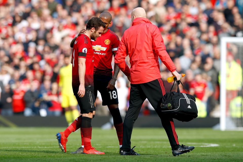  Juan Mata followed suit and was replaced minutes after with Jesse Lingard due to hip injury