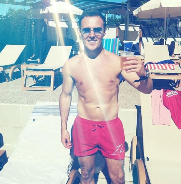  Alan showed off his impressive abs in a pair of swimming trunks